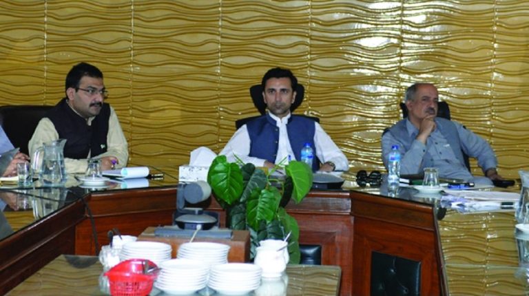 خیبر پختونخوا کے وزیر تعلیم فیصل خان ترکئی کی اہم ترقیاتی پروجیکٹس پر تبادلہ خیال