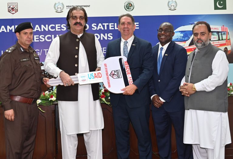 وزیر اعلیٰ سے ورلڈ بینک کے وفد کی ملاقات، بچوں کی نامکمل نشوونما سے متعلق مسائل پر تبادلہ خیال۔