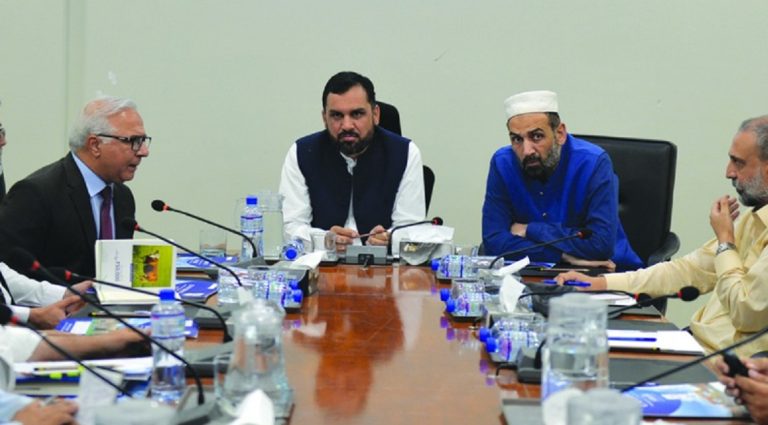 خیبر پختونخوا کے وزیر برائے اعلیٰ تعلیم اور وزیر آبپاشی کا ضلع صوابی کی یونیورسٹیوں اور کالجز کا دورہ