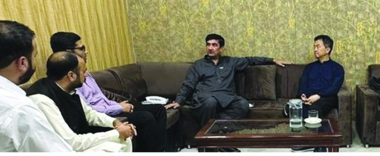 خیبر پختونخوا کے وزیر مواصلات و تعمیرات شکیل احمد اور مشیر خزانہ مزمل اسلم کی زیر صدارت پشاور میں خیبر پختونخو اہائی وزیر اتھارٹی کو صوبے میں اراضی کے حصول کے لئے فنڈز کی فراہمی سے متعلق ایک اجلاس