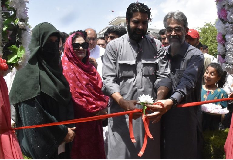 ای ایس ایس آئی میں ملنے والی جان بچانے کی ادویات کے معیار پر کوئی سمجھوتا نہیں کیا جائے گا۔فضل شکور خان