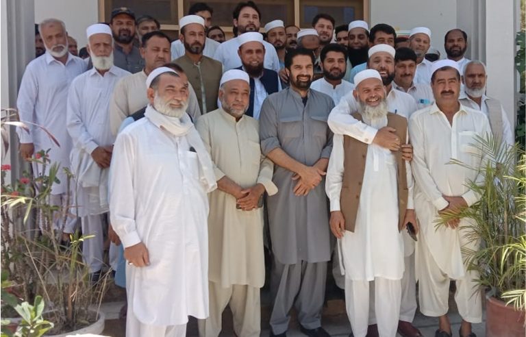 خیبر پختونخوا کے وزیر برائے محنت فضل شکور خان نے آل گورنمنٹ ڈرائیور ایسوسی ایشن خیبر پختونخوا کی نومنتخب کابینہ کی حلف برداری تقریب میں بطور مہمان خصوصی شرکت کی۔