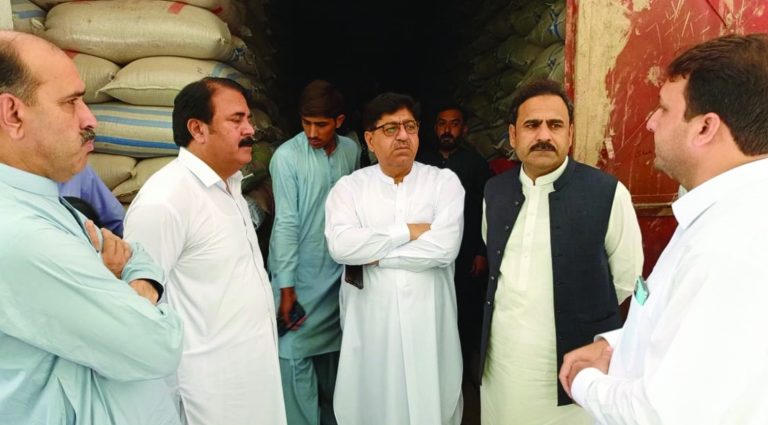 صوبائی وزراء کا سوات گندم گودام کا اچانک دورہ