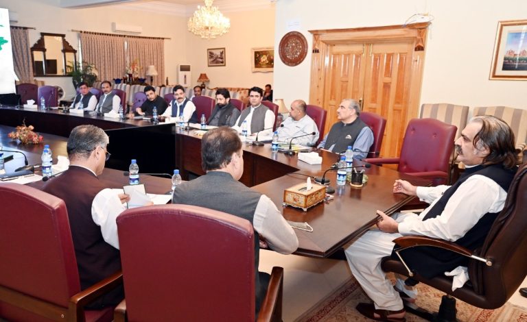 وزیر اعلیٰ خیبر پختونخوا کی زیر صدارت میگا ترقیاتی منصوبوں پر اجلاس، منصوبوں کی بروقت تکمیل اور معیار پر زور