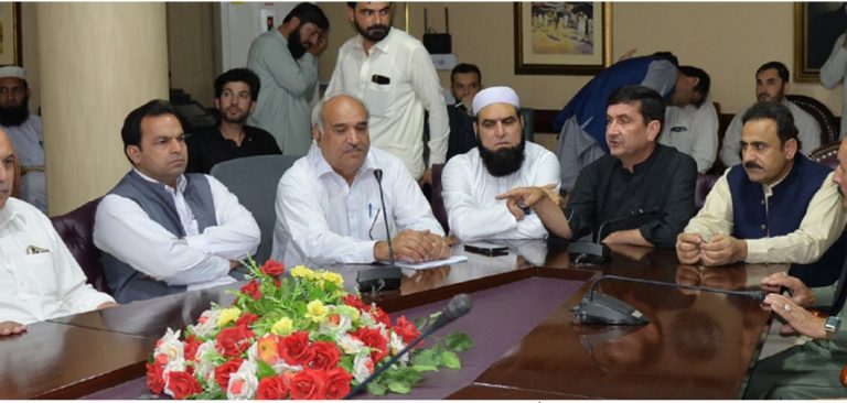 خیبر پختونخوا کے وزیر مواصلات و تعمیرات شکیل احمد نے کہا ہے کہ عوام کو آمدورفت کی سہولیات دینے اور تجارت و سیاحت کی سرگرمیوں کے فروغ کے لئے سڑکوں اور موٹرویز کی تعمیر ضروری ہے