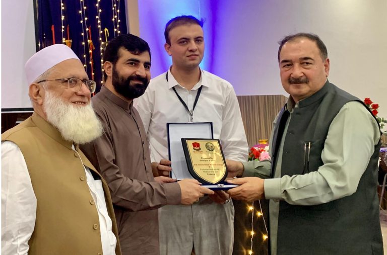 وزیر اعلی خیبر پختونخوا کے مشیر برائے کھیل اور امور نوجوانان سید فخر جہان نے نوجوانوں پر زور دیا ہے کہ وہ تعلیمی میدان میں نصابی اور ہم نصابی سرگرمیوں پر توجہ