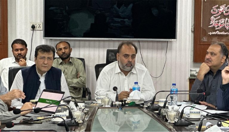 خیبر پختونخوا میں انسداد ڈینگی کی سرگرمیاں تیز، وزیر صحت کا اقدامات پر اطمینان کا اظہار