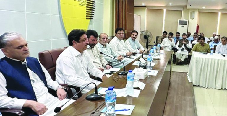 خیبر پختونخوا کے وزیر بلدیات ارشد ایوب خان نے لوکل کونسل بورڈ حیات آباد کے دفتر کا دورہ کیا