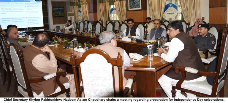 چیف سیکرٹری خیبرپختونخوا ندیم اسلم چوہدری نے 77 ویں یوم آزادی منانے کی تیاریوں کے حوالے سے پیر کے روز پشاور میں منعقدہ اجلاس کی