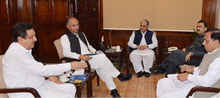 ضلع ہری پور اور خصوصاً کھلابٹ ٹاؤن شپ کے ترقیاتی منصوبوں کو بروقت مکمل کروایا جائیگا جبکہ سڑکوں کی مرمت اور سولرائزیشن کے مد میں شروع کروائے گئے تمام کاموں کو اپنے اپنے مقررہ ٹائم فریم میں پایا تکمیل تک پہنچایا جائے گا۔صوبائی وزیر بلدیات و دیہی ترقی ارشد ایوب خان