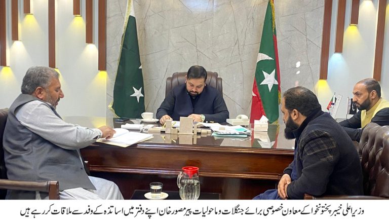 صوبے میں تعلیمی سہولیات کی فراہمی کے لیے صوبائی حکومت نے تاریخی اقدامات اٹھائے ہیں،  معاون خصوصی برائے جنگلات و ماحولیات پیر مصور خان کی اساتذہ وفد سے بات چیت