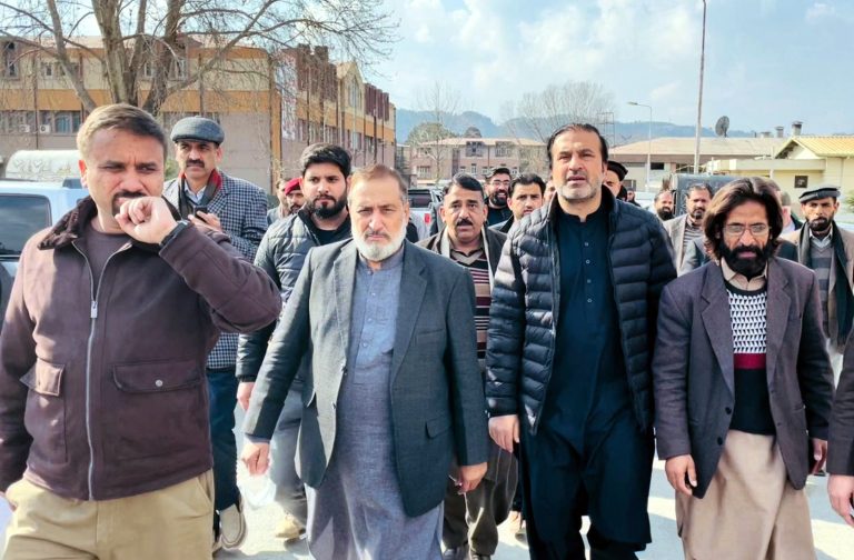 مشیرصحت احتشام علی کیساتھ سٹرینتھننگ آف ری ہیبلٹیشن سروسز فار فزیکلی ڈسیبلڈ پرسنز پروجیکٹ ملازمین کے کامیاب مذاکرات