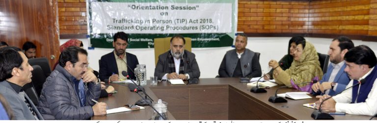 خیبر پختونخوا کے وزیر سماجی بہبود سید قاسم علی شاہ کا شاہین کالونی کا اچانک دورہ، عوامی مسائل کے فوری حل کے اعلانات