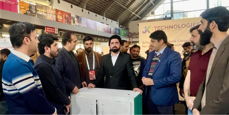وزیرِاعلیٰ خیبرپختونخوا کے معاونِ خصوصی برائے سائنس و انفارمیشن ٹیکنالوجی ڈاکٹر شفقت ایازسے اقوامِ متحدہ کے
