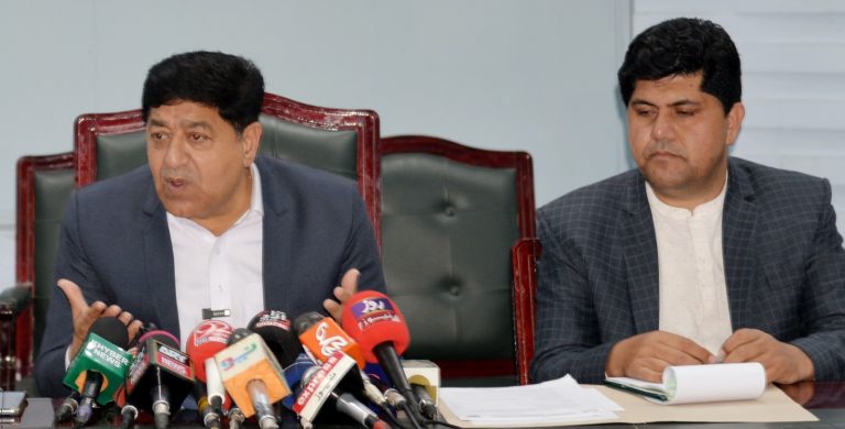وزیر اطلاعات پنجاب عظمیٰ بخاری کو خیبر پختونخوا حکومت کے خلاف بیان دینے کے لئے کابینہ میں شامل کیا گیاہے۔ وزیر خوراک ظاہر شاہ طورو