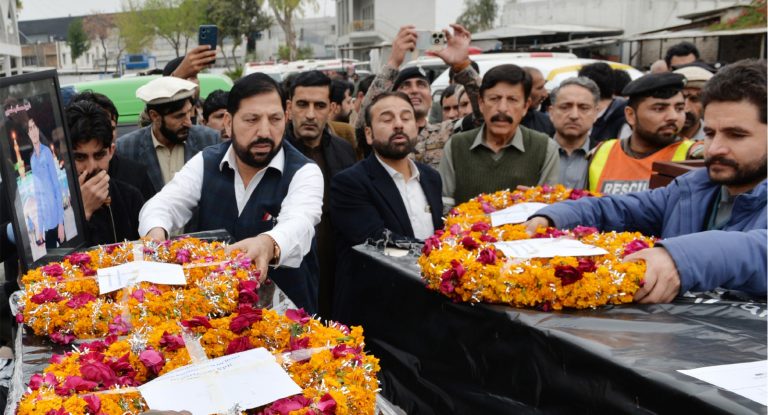 لیبیا کشتی حادثے کے شہدا کے خاندانوں کے ساتھ حکومت ہر ممکن تعاون کرے گی۔ معاون خصوصی برائے ریلیف