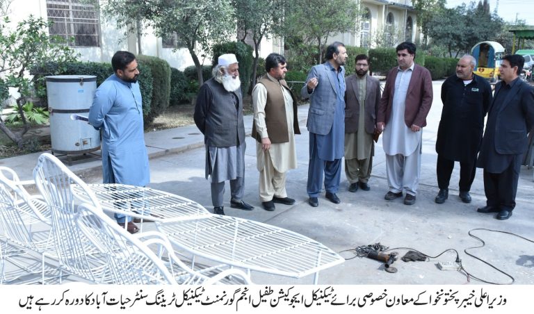 وزیراعلی خیبرپختونخوا کے معاون خصوصی برائے ٹیکنیکل ایجوکیشن طفیل انجم کا گورنمنٹ ٹیکنیکل ٹریننگ سنٹر حیات آباد کا دورہ