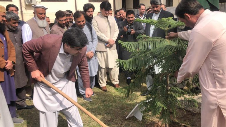 وزیراعلیٰ خیبرپختونخوا کے معاون خصوصی برائے ٹیکنیکل ایجوکیشن طفیل انجم نے