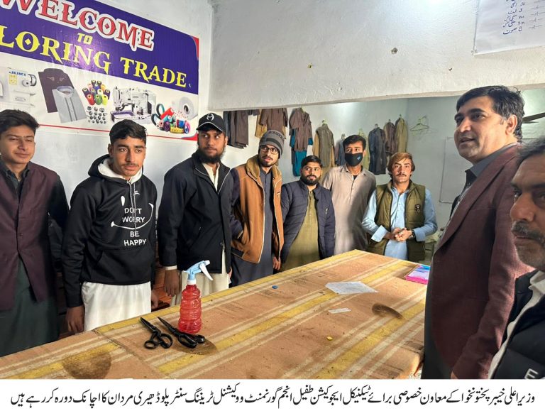 وزیر اعلیٰ خیبرپختونخوا کے معاون خصوصی برائے ٹیکنیکل ایجوکیشن طفیل انجم کا گورنمنٹ ووکیشنل ٹریننگ سنٹر پلو ڈھیری مردان کا دورہ