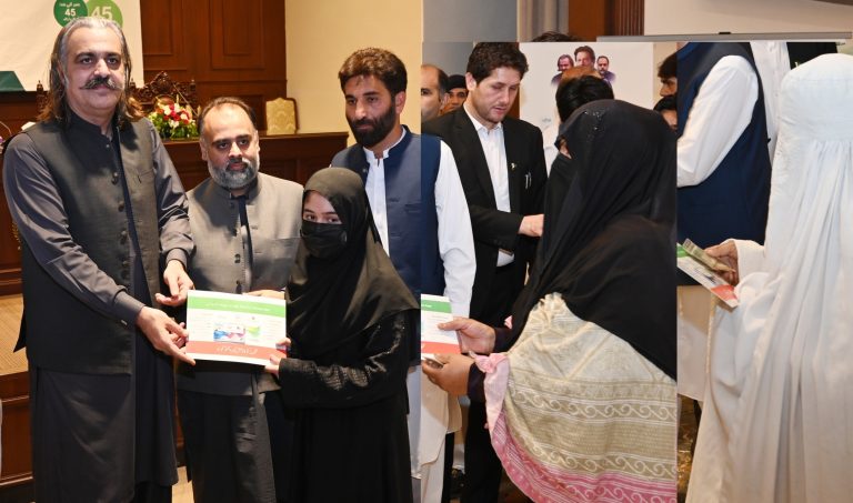 خیبر پختونخوا میں یتیموں اور بیواؤں کے لیے روشن مستقبل کارڈ اور سہارا کارڈ پروگرامز کا باقاعدہ آغاز