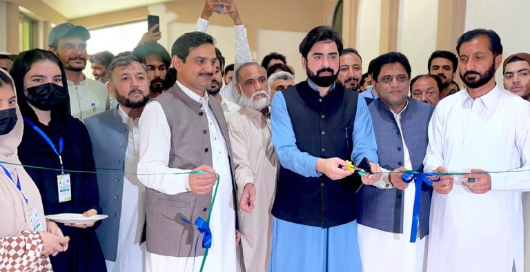 وزیراعلیٰ خیبرپختونخوا کے معاونِ خصوصی برائے سائنس و انفارمیشن ٹیکنالوجی ڈاکٹر شفقت ایاز نے