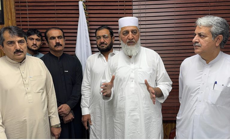 خیبر پختونخوا کے وزیر زراعت میجر ریٹائر ڈسجاد بارکوال نے باجوڑ میں ہونے والے بم دھماکے کی
