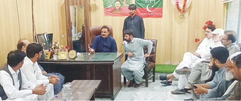 خیبرپختونخوا کے وزیر برائے لائیو سٹاک، فشریز و کوآپریٹیو فضل حکیم خان نے اپنی رہائش گاہ