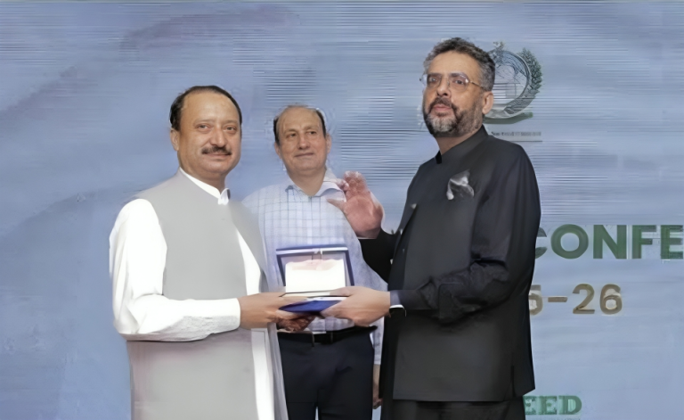 محکمہ خزانہ نے ڈیجیٹل تبدیلی کو اپنالیا: مشیر خزانہ نے کے پی ڈیجیٹل ورک اسپیس پر پہلی ای سمری پر دستخط کیے