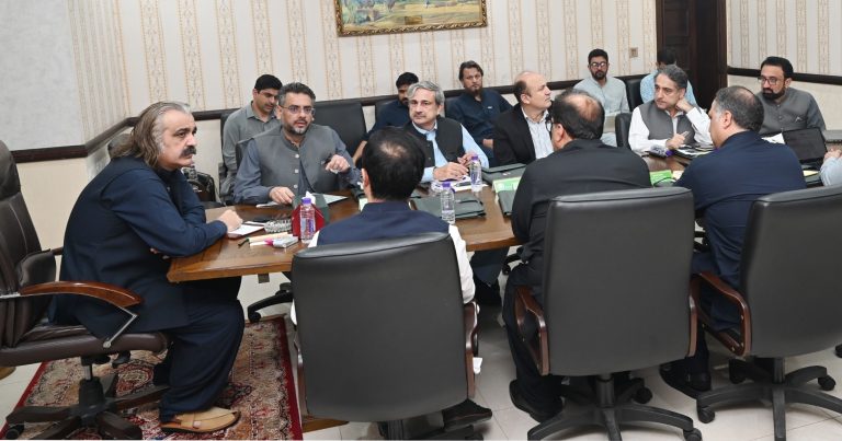 سیلاب متاثرہ علاقوں میں ریلیف و بحالی کے لئے فوری اقدامات، 3 ارب روپے جاری، وزیر اعلیٰ کی ہدایت