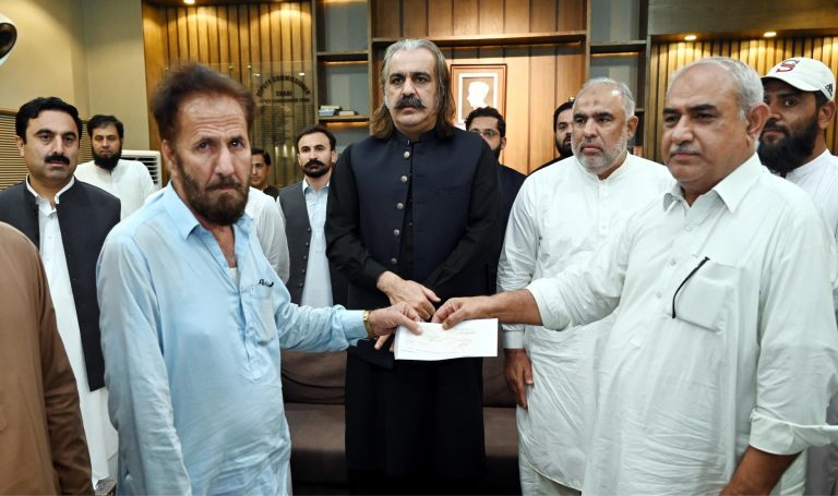 وزیر اعلیٰ خیبرپختونخوا علی امین گنڈاپور کا ضلع صوابی کے سیلاب متاثرہ علاقوں کا دورہ