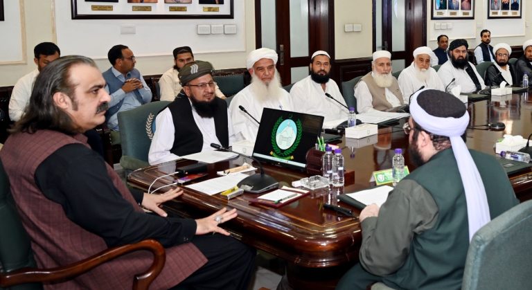 وزیراعلیٰ خیبرپختونخوا کا علماء بورڈ سے ملاقات، آئمہ کے اعزازیہ میں اضافہ اور مدارس کے طلبہ کے لیے وظائف کا اعلان