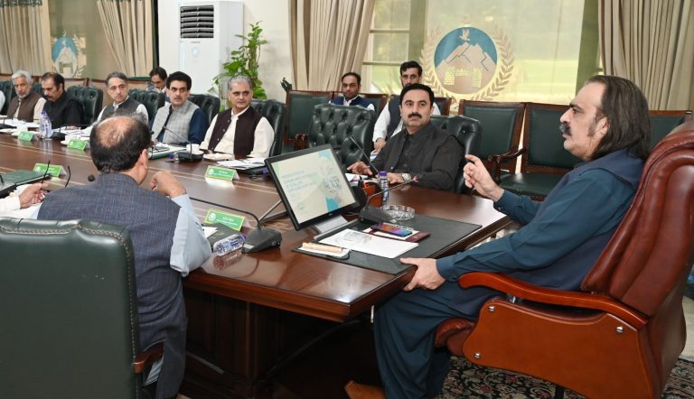 خیبرپختونخوا میں ترجیحی منصوبوں کے لیے 20 ارب روپے مختص، وزیراعلیٰ کی بروقت تکمیل پر زور