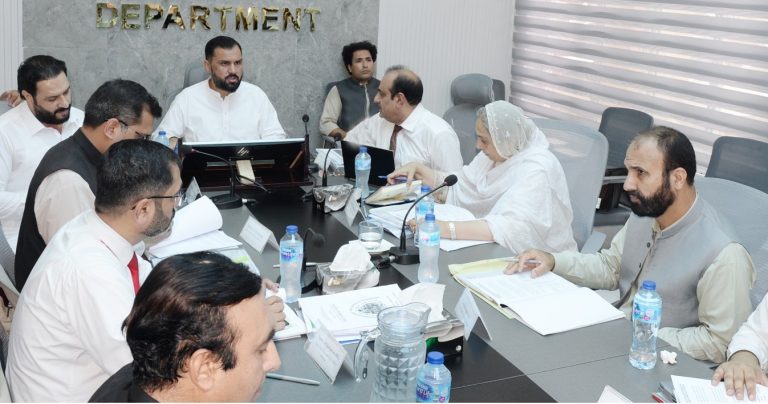 وومن یونیورسٹی صوابی اور عبدالولی خان یونیورسٹی کے سینیٹ اجلاس، تعلیمی بہتری و سولرائزیشن کے منصوبوں کی منظوری