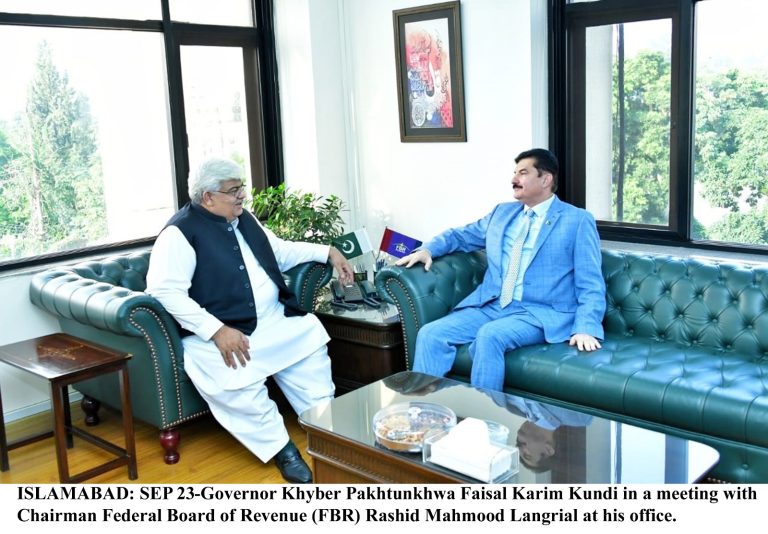گورنر خیبر پختونخوا فیصل کریم کنڈی کا ایف بی آر ہیڈکوارٹرز اسلام آباد کا دورہ
