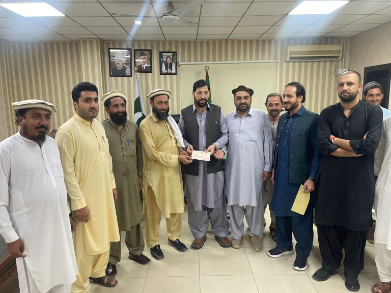 وزیر اعلیٰ خیبر پختونخوا کے معاون خصوصی برائے ریلیف، بحالی و آبادکاری ملک نیک محمد خان داوڑ سے مختلف وفود کی ملاقات