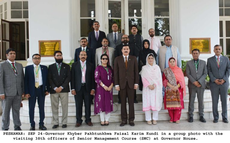 گورنرخیبرپختونخوا فیصل کریم کنڈی نے کہاہے کہ قیام امن کیلئے عوام کا اعتماد بحال کرنے کی ضرورت ہے