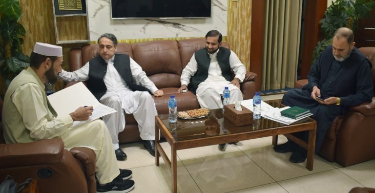 ہنگامی صورتحال میں ریلیف سرگرمیوں کو مزید مؤثر بنانے کے لیے کوشاں ہیں، صوبائی وزیر ریلیف، بحالی و آبادکاری عاقب اللہ خان