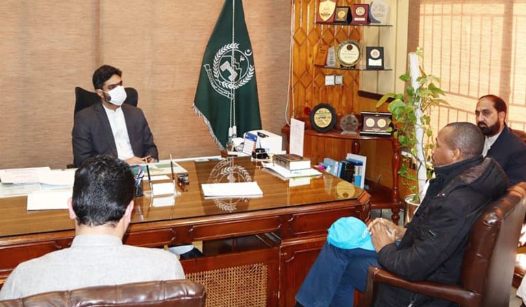 ڈپٹی کمشنر ایبٹ آباد سرمد سلیم اکرم کی زیرِ صدارت خسرہ و روبیلا مہم (17 تا 29 نومبر 2025) کی تیاریوں کے حوالے سے ایک اہم کوآرڈینیشن اجلاس ڈپٹی کمشنر آفس ایبٹ آباد میں منعقد ہوا