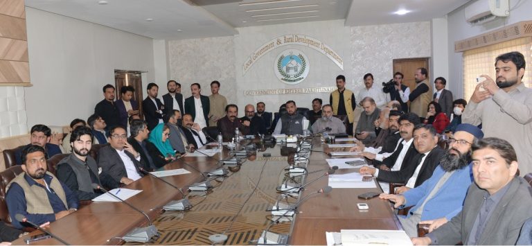پشاور سمارٹ سٹی منصوبے پر وزیر بلدیات مینا خان آفریدی کی زیر صدارت اعلیٰ سطحی اجلاس منعقد ہوا