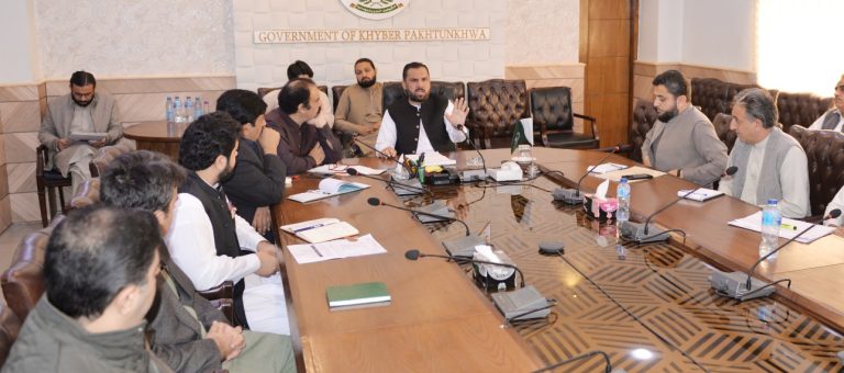 محکمہ بلدیات میں کرپشن اور نااہلی کے خلاف کارروائیاں وزیر بلدیات مینا خان آفریدی نے سوشل میڈیا ویڈیوز کا فوری نوٹس لے لیا