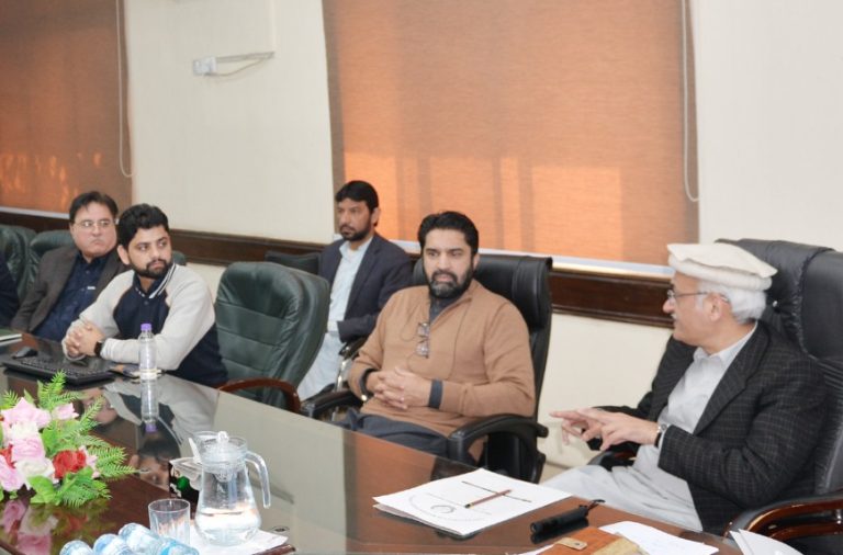 خیبر پختونخوا کے وزیر برائے پبلک ہیلتھ انجینئرنگ فضل شکور خان کی زیر صدارت محکمہ پبلک ہیلتھ انجینئرنگ کے میگا پراجیکٹس کے حوالے سے اہم کار کردگی اجلاس جمعرات کے روز پبلک ہیلتھ انجینئرنگ ڈیپارٹمنٹ کے کمیٹی روم میں منعقد ہوا