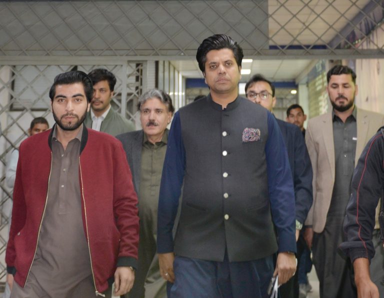 وفاقی حکومت کا دہشت گردی جیسے سنگین معاملے پر مسلسل سیاست چمکانا قابل مذمت ہے، شفیع جان