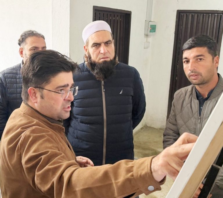 خیبرپختونخوا کے وزیر برائے ہاؤسنگ ڈاکٹر امجد علی کا دنگرام ہاؤسنگ سکیم سوات کا دورہ، ترقیاتی کاموں کا جائزہ