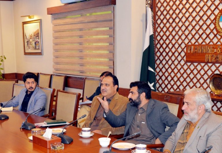خیبرپختونخوا کے وزیر ایکسائز و ٹیکسیشن اور نارکوٹکس کنٹرول سید فخرجہان کو بدھ کے روز محکمہ منصوبہ بندی و ترقیات کے ریجنل ڈویلپمنٹ سیکشن کے زیرِ اہتمام مشاورتی اجلاس