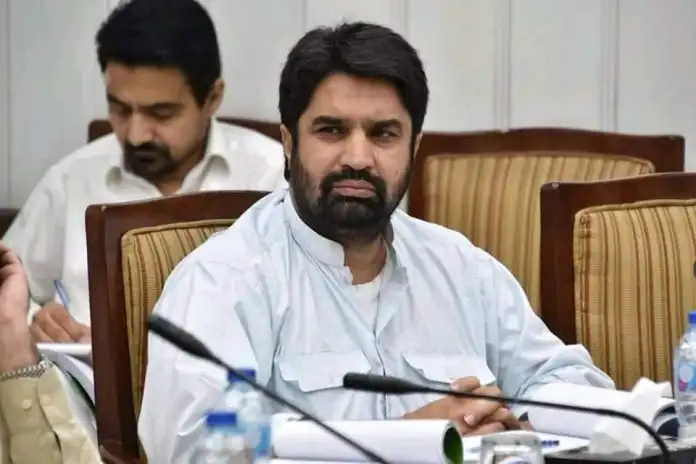 خیبر پختونخوا کے وزیر برائے پبلک ہیلتھ انجینئرنگ فضل شکور خان نے یومِ یکجہتی کشمیر کے موقع پر اپنے پیغام میں کہا ہے کہ 5 فروری کا دن کشمیری عوام کے ساتھ بھرپور یکجہتی کے اظہار، ان کی جدوجہدِ آزادی کی حمایت اور ان پر ڈھائے جانے والے مظالم کے خلاف آواز بلند کرنے کا دن ہے