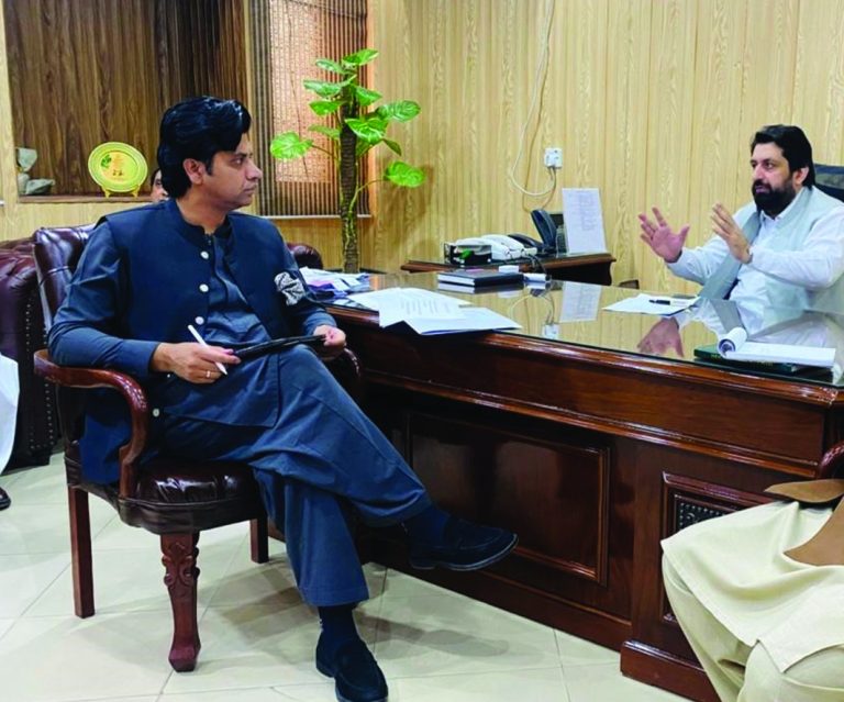 داسو ہائیڈرو پاور پراجیکٹ ٹرانسمیشن لائن سے متعلق اہم اجلاس، معاون خصوصی برائے اطلاعات شفیع جان نے قومی گرین انرجی منصوبے پر پیش رفت کا جائزہ لیا