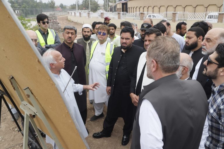 وزیر بلدیات، انتخابات و دیہی ترقی حکومت خیبر پختونخوا نے کہا کہ پاکستان تحریک انصاف نے بلین ٹری سونامی اور ٹین بلین ٹری پروگرام جیسے ماحول دوست اقدامات کے ذریعے ماحولیاتی تحفظ اور بحالی کے لیے ایک مؤثر قومی مثال قائم کی ہے