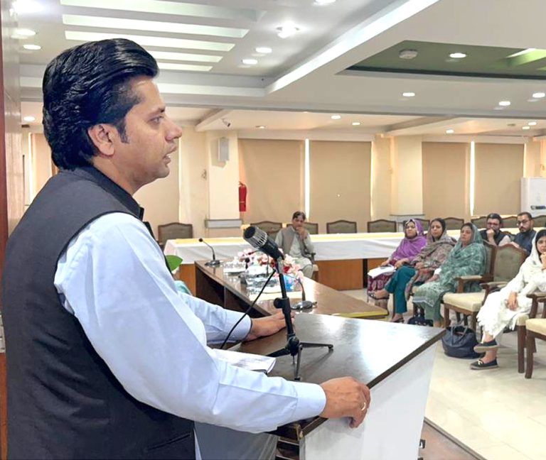 خیبر پختونخوا حکومت پانی کے ضیاع کو روکنے اور پینے کے صاف پانی کی فراہمی کے لیے ٹھوس اقدامات کر رہی ہے، شفیع جان