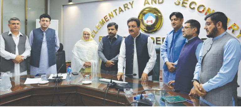 خیبر پختونخوا کے وزیر برائے ابتدائی و ثانوی تعلیم، ارشد ایوب خان کی ہدایات کے تحت محکمہ ابتدائی و ثانوی تعلیم کی جانب سے عوامی مسائل کے فوری حل کے لیے ای کچہری کا انعقاد کیا جا رہا ہے