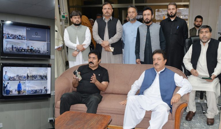 خیبر پختونخوا کے وزیر ابتدائی و ثانوی تعلیم ارشدایوب خان نے خیبر پختونخوا کے انٹرمیڈیٹ اینڈ سیکنڈری ایجوکیشن بورڈ زکے چیئرمینوں کو ہدایت کی ہے کہ وہ حالیہ میٹرک کے امتحانات کے شفاف انعقاد کے لئے مکمل انتظامات کریں